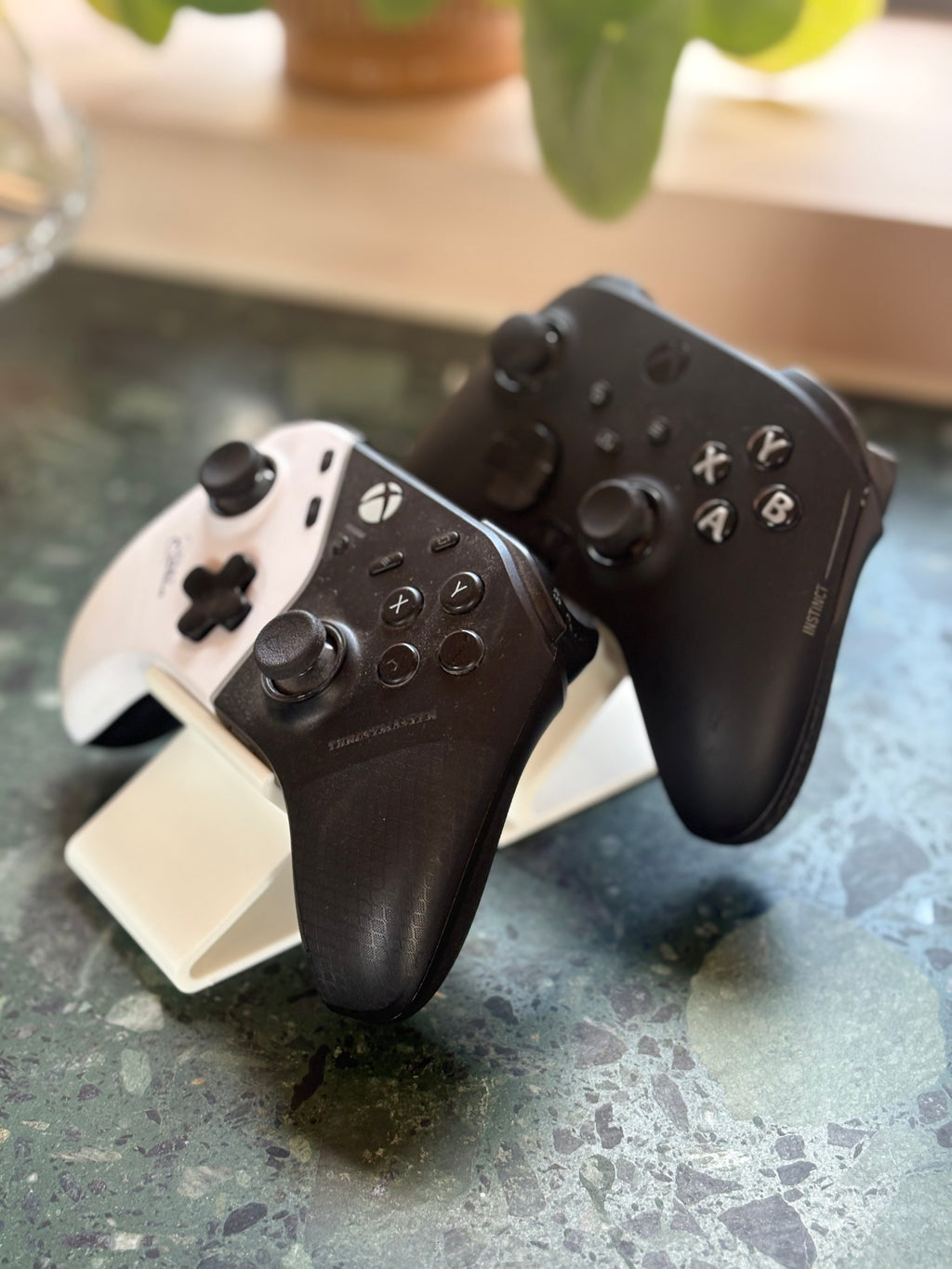 Dual Controller Stand - Xbox & PS5