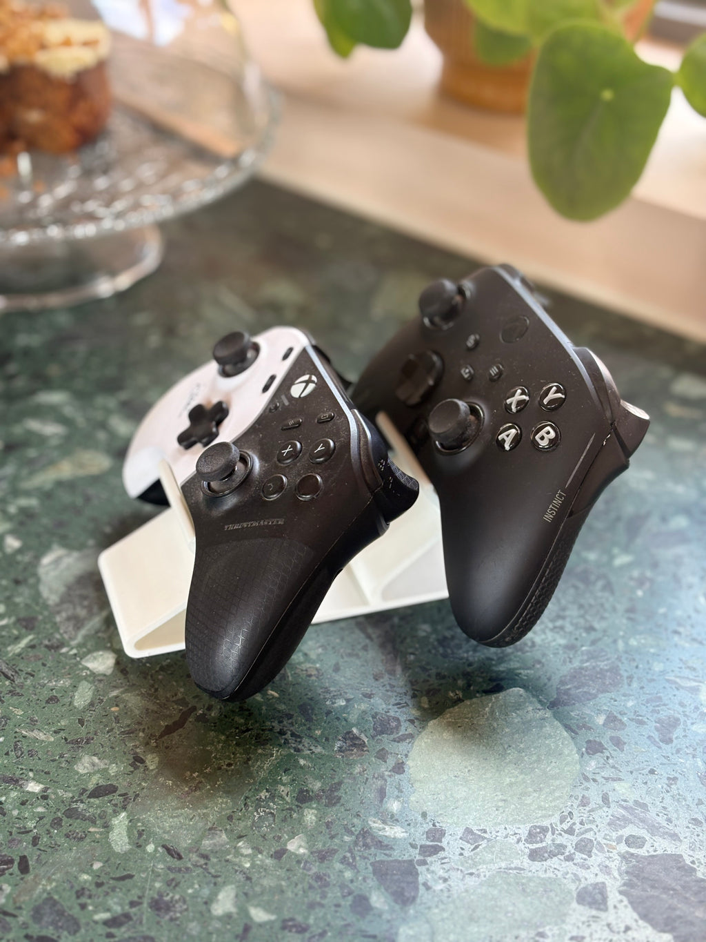 Dual Controller Stand - Xbox & PS5